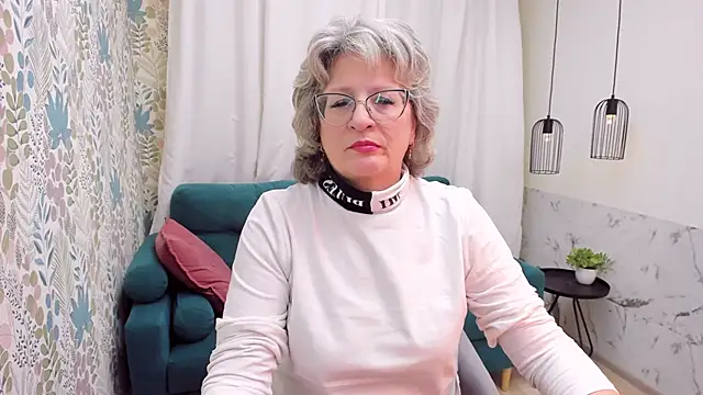 EvelynJoyful Chat XXX live