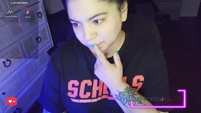 kimmiakiss22's Live XXX Chat