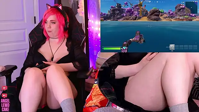 Pokazy przed kamerką – Angel-Lewd-Cake