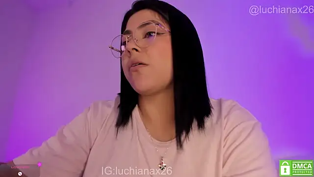 lucy26_ élő XXX-chatje