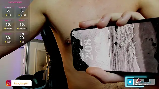 facebaby1: διαδικτυακό σόου στην κάμερα