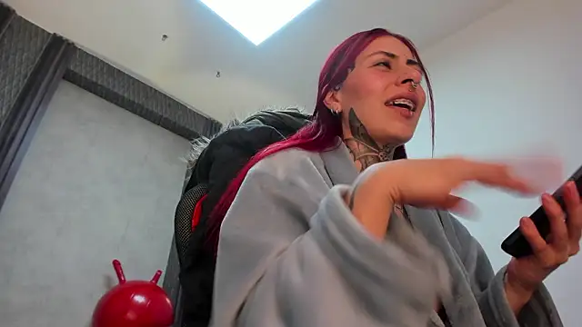 XXX chat uživo modela selene_red_