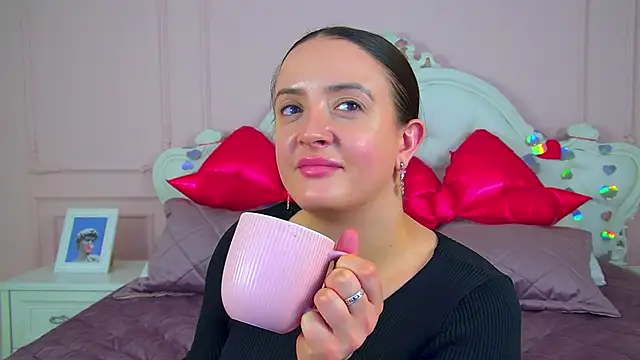 ElinaBellucci 现场XXX聊天