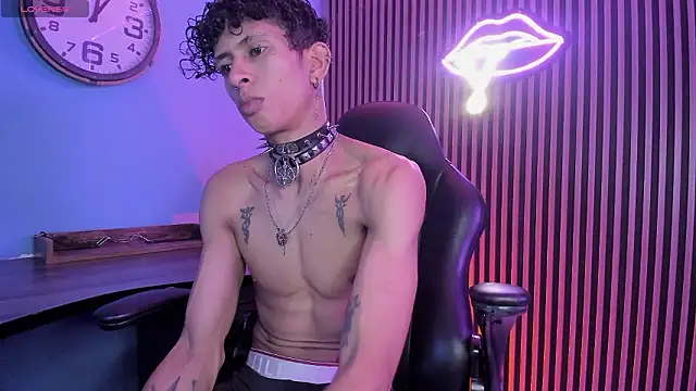 Maximoking26 Show in webcam