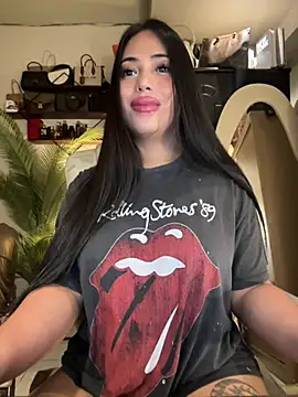 BigDominaMia Live XXX Chat