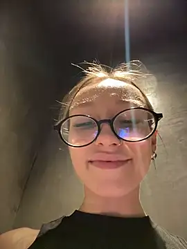 ElizaFi Adlı Modelin Canlı XXX Sohbeti