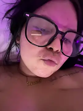 Chat +18 de Madeli0217 ao vivo