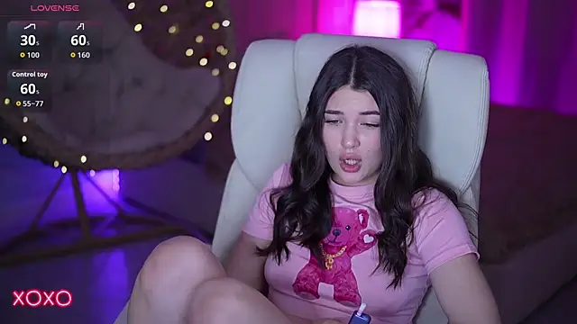 Show modela YourLolaBunny na web-kameri