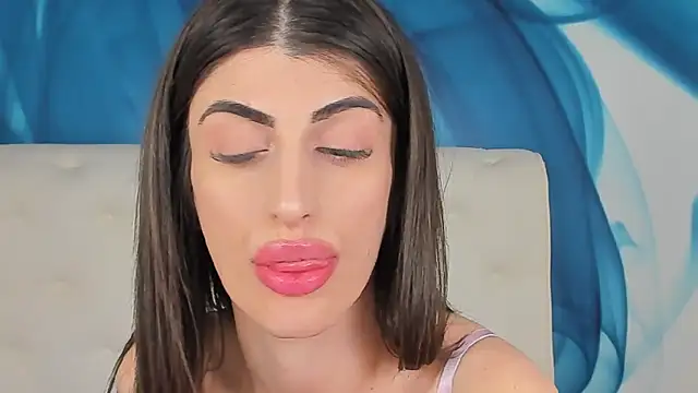 Онлайн чат XXX SkinnyDolly