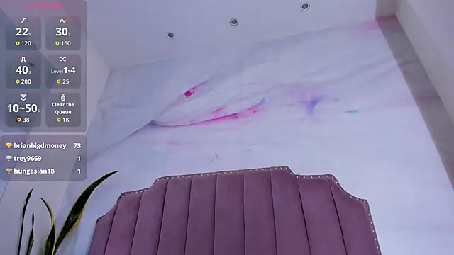 Chat +18 de Roxy_Medina ao vivo