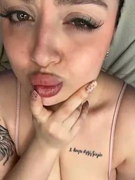 XXX chat uživo modela KellyMoors