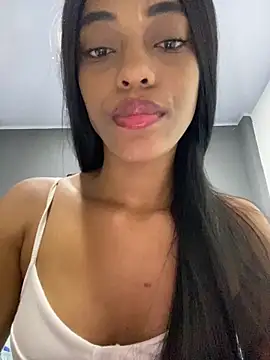 Chatroom XXX en direct de Brunette__XXX