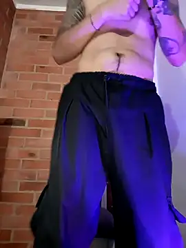 Dicaprioo_ 即時 XXX 聊天