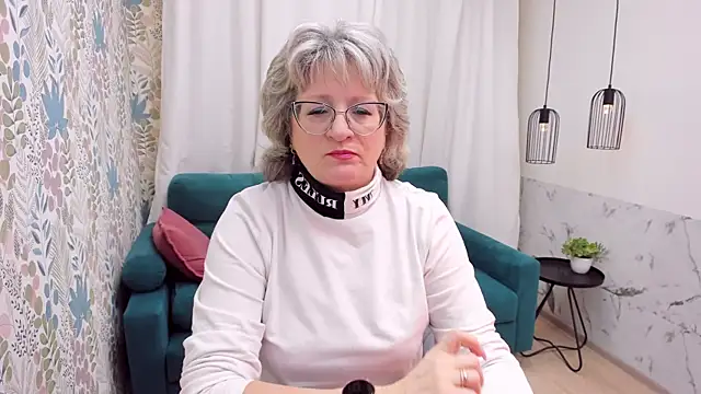 XXX chat uživo modela EvelynJoyful