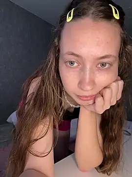 Holy_Poly Adlı Modelin Canlı XXX Sohbeti