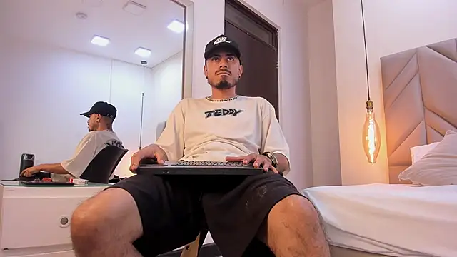 MatthewCullen Chat XXX live