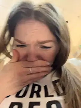 StreetSquirt Adlı Modelin Canlı XXX Sohbeti