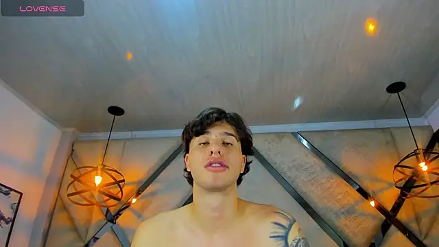 EXCLUSIVE8 Chat XXX live