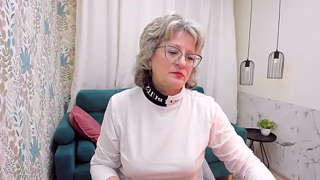 EvelynJoyful Adlı Modelin Canlı XXX Sohbeti