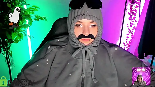 Mia_R0ss élő XXX-chatje