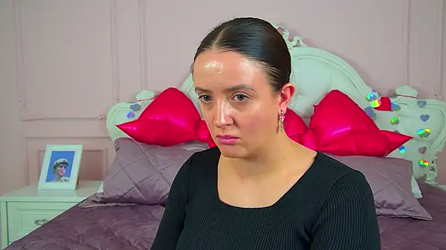 ElinaBellucci Live XXX-Chat