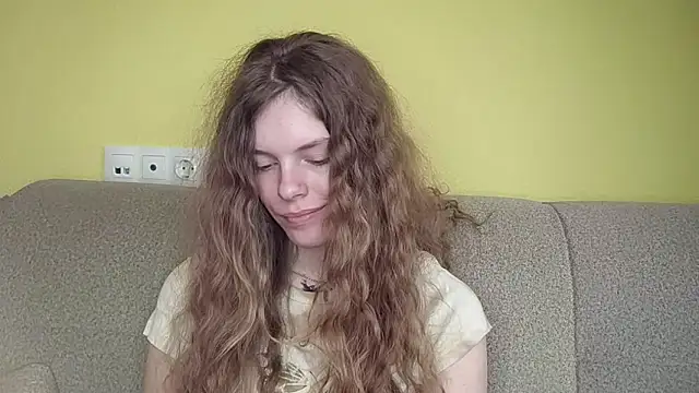 RayaNenlia's Live XXX Chat