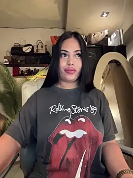 Chat +18 de BigDominaMia ao vivo