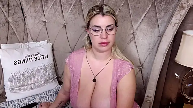 BustyGizelle Chat XXX live