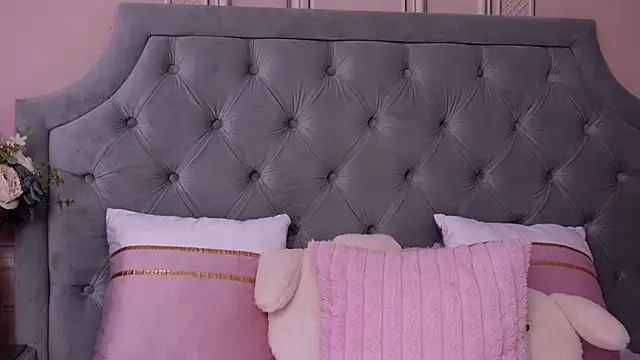 LucyAddison Webcam show