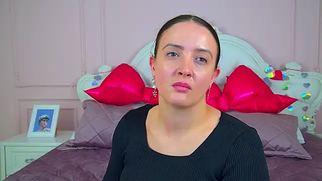 ElinaBellucci's Live XXX Chat