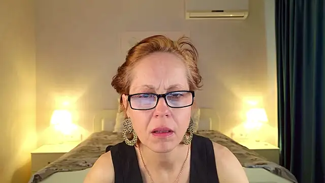 Chat XXX en directo de LioraWeiss