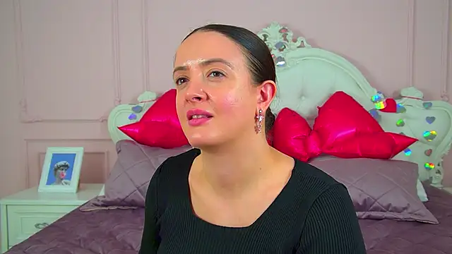 ElinaBellucci 即時 XXX 聊天