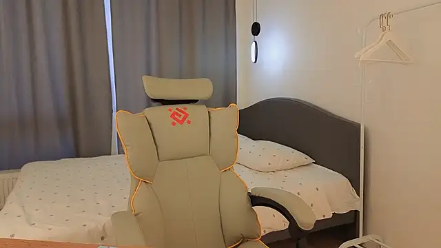 yourrdanceteacher élő XXX-chatje