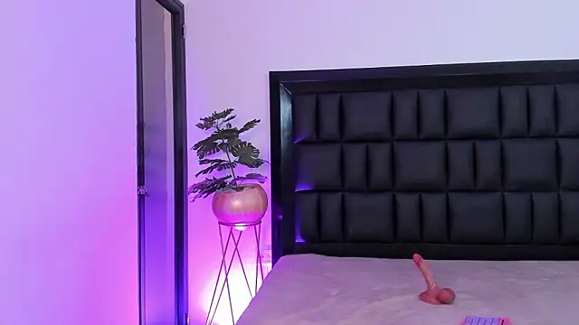 mia_roosee1's Live XXX Chat