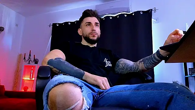 MightyAaron66 现场XXX聊天