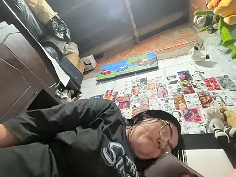 violeta_818 élő XXX-chatje