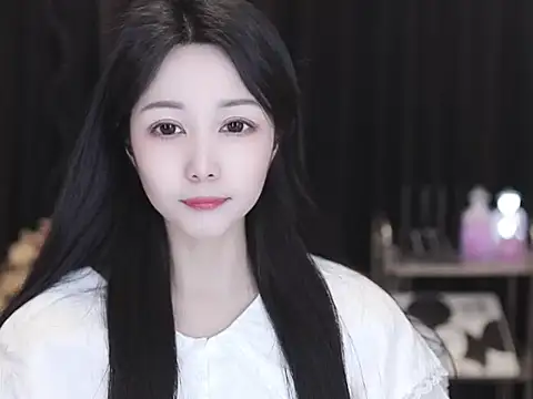 Nuyoah-77's Live XXX Chat