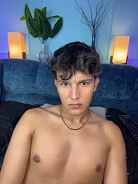 Leo_Savage_ Show Webcam