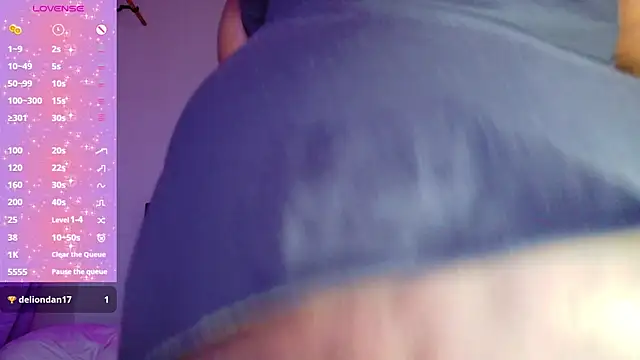 ebony_NeighborMoans' Live XXX Chat