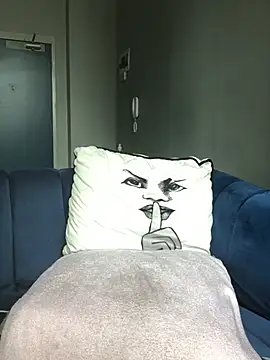 XXX chat uživo modela Curveysinaa