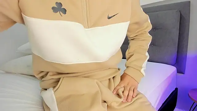 Milo_Bloom's Live XXX Chat