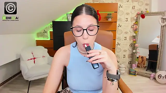 EmillyTaylor Chat XXX in diretta