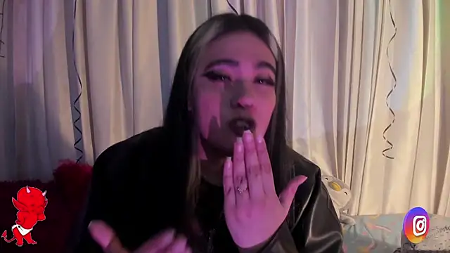 Lilith_Zenith_ élő XXX-chatje