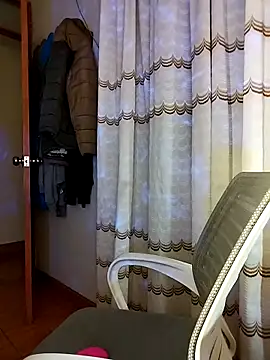 FallsForHerSmile élő XXX-chatje