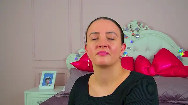 ElinaBellucci Live XXX-chat