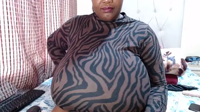 CHOCOLATEDARKBUSTYX Webcam Show