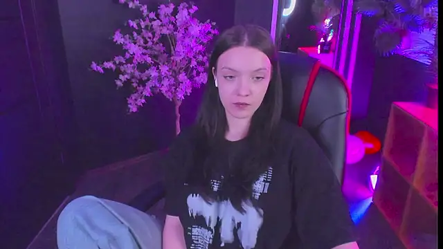 Онлайн чат XXX Emily_tender