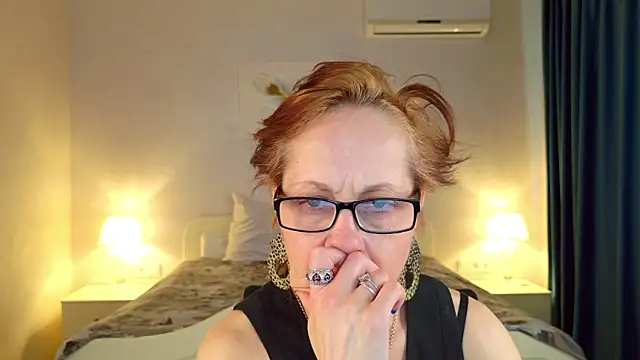 LioraWeiss Adlı Modelin Canlı XXX Sohbeti