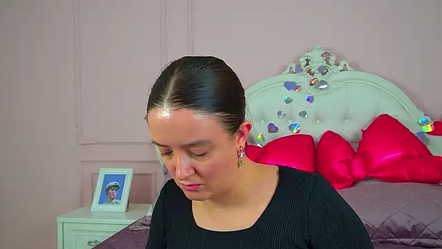 ElinaBellucci's Live XXX Chat