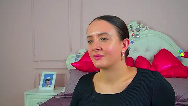 ElinaBellucci 现场XXX聊天